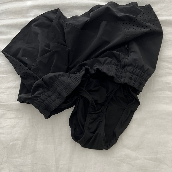 Athleta Black 3” Hustle Shorts - Picture 3 of 5